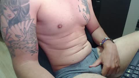 Snapshot of lushboy90 chatting on 01-18-25, 03:20 lushboy90 online show from 01-18-25, 03:20