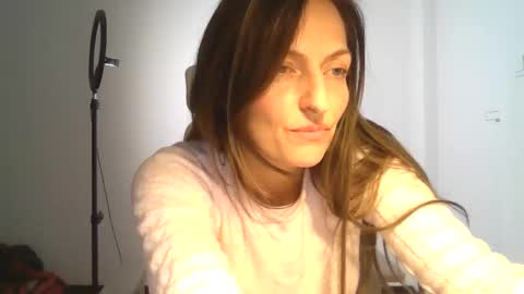 Snapshot of lusisart chatting on 12-16-25, 08:25 Lusisart online show from 12-16-25, 08:25