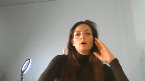 Snapshot of lusisart chatting on 02-15-26, 09:33 Lusisart online show from 02-15-26, 09:33