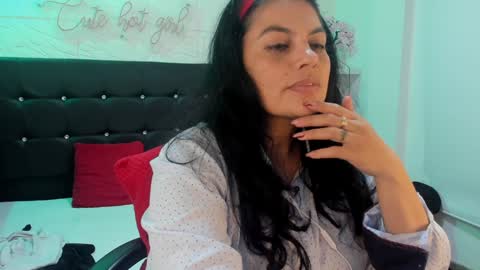 Snapshot of lust_mom chatting on 12-16-24, 07:32 Angela 3 online show from 12-16-24, 07:32