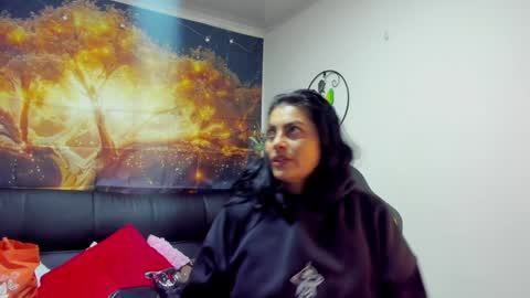 Snapshot of lust_mom chatting on 12-31-24, 11:31 Angela 3 online show from 12-31-24, 11:31