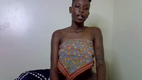 lutino_lovebirds online show from 05-16-26, 02:05