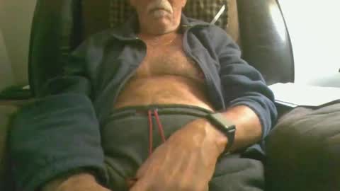 Snapshot of luv269er chatting on 12-17-24, 02:33 luv269er online show from 12-17-24, 02:33