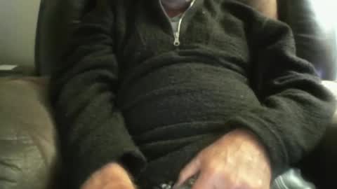 Snapshot of luv269er chatting on 12-14-25, 05:35 luv269er online show from 12-14-25, 05:35