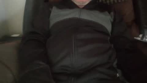 Snapshot of luv269er chatting on 04-18-26, 04:00 luv269er online show from 04-18-26, 04:00