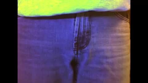 Snapshot of luv2bnakednow chatting on 12-17-24, 09:05 luv2bnakednow online show from 12-17-24, 09:05