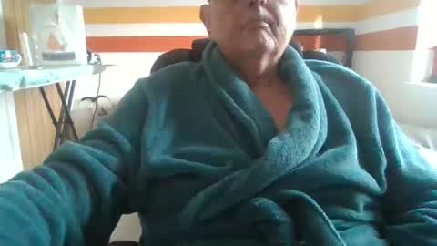 Snapshot of luvbigtits271 chatting on 01-14-26, 12:00 luvbigtits271 online show from 01-14-26, 12:00