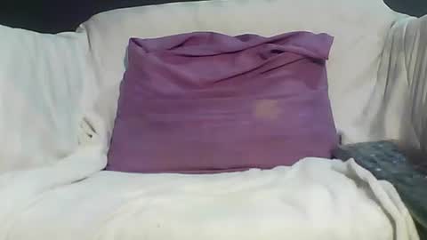 Bee Bee online show from 03-21-26, 08:34