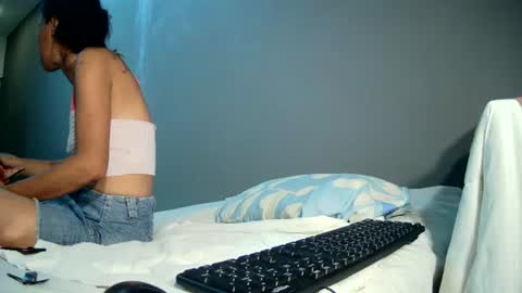 Bee Bee online show from 07-13-26, 03:26