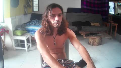 Snapshot of lux_uri chatting on 09-14-25, 09:03 James online show from 09-14-25, 09:03