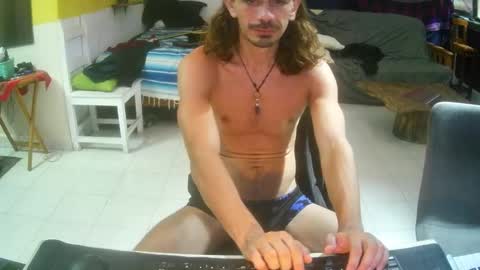 Snapshot of lux_uri chatting on 09-30-25, 02:27 James online show from 09-30-25, 02:27