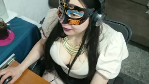 Snapshot of luxdasilva chatting on 06-15-26, 10:45 luxdasilva online show from 06-15-26, 10:45