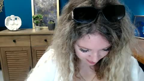Donna online show from 05-28-26, 06:43