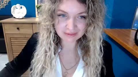 Snapshot of luxdonna chatting on 05-31-26, 06:21 Donna online show from 05-31-26, 06:21