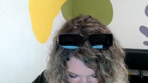 Snapshot of luxdonna chatting on 06-15-26, 09:00 Donna online show from 06-15-26, 09:00