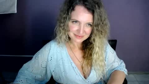 Snapshot of luxdonna chatting on 06-24-26, 01:04 Donna online show from 06-24-26, 01:04