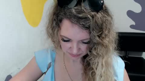 Snapshot of luxdonna chatting on 06-28-26, 03:40 Donna online show from 06-28-26, 03:40