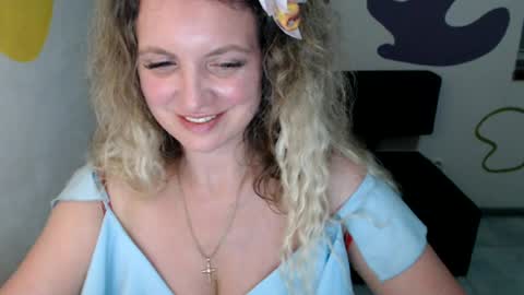 Snapshot of luxdonna chatting on 07-04-26, 01:01 Donna online show from 07-04-26, 01:01