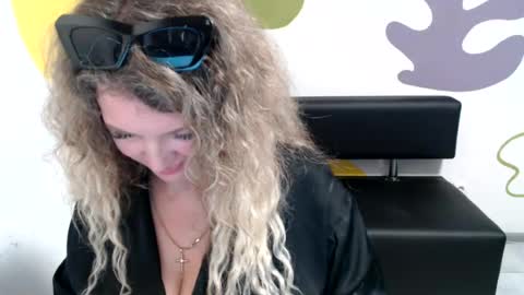 Snapshot of luxdonna chatting on 07-06-26, 11:51 Donna online show from 07-06-26, 11:51