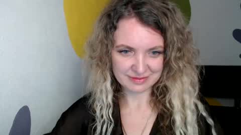 Snapshot of luxdonna chatting on 07-07-26, 12:42 Donna online show from 07-07-26, 12:42