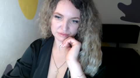 Snapshot of luxdonna chatting on 07-10-26, 05:04 Donna online show from 07-10-26, 05:04