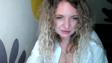 Snapshot of luxdonna chatting on 07-14-26, 02:05 Donna online show from 07-14-26, 02:05