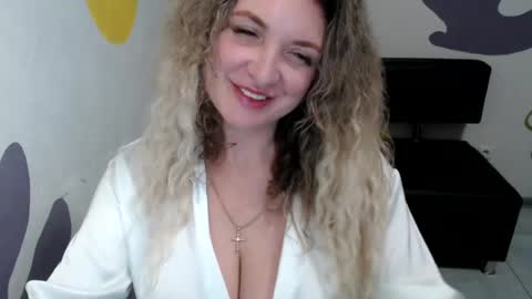 Snapshot of luxdonna chatting on 07-14-26, 10:32 Donna online show from 07-14-26, 10:32