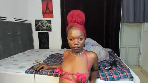 luxedollxoxoo online show from 12-19-25, 09:33