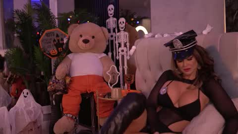 Snapshot of luxennoir chatting on 11-01-25, 06:37 luxennoir online show from 11-01-25, 06:37