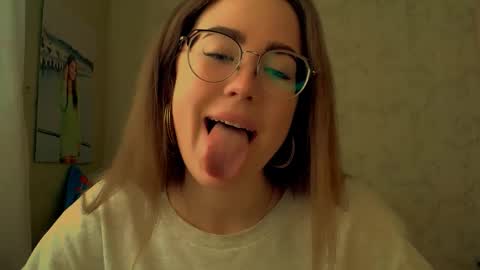 Katie online show from 04-19-26, 03:33