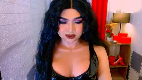 Snapshot of luxsasha chatting on 02-07-26, 05:16 Sasha Blaire online show from 02-07-26, 05:16