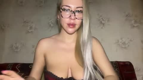 Snapshot of luxsonyastar chatting on 11-28-25, 08:44 LuxSonyaStar online show from 11-28-25, 08:44