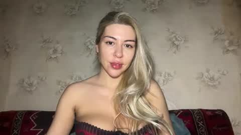 Snapshot of luxsonyastar chatting on 12-14-25, 08:13 LuxSonyaStar online show from 12-14-25, 08:13