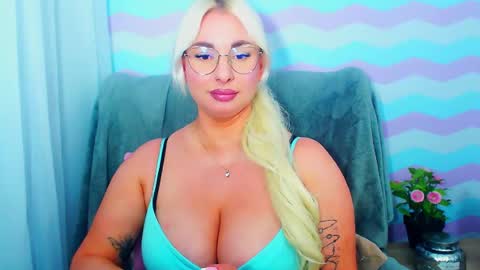 Luxuriaa online show from 06-11-26, 07:34