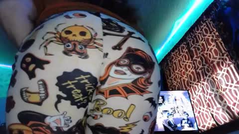 Snapshot of luxuriousuburbawife chatting on 10-28-25, 03:04 luxuriousuburbawife online show from 10-28-25, 03:04