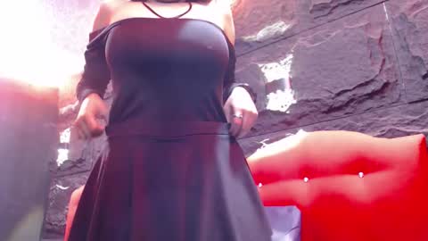 Snapshot of luxury_02 chatting on 11-25-25, 06:19 Luxury online show from 11-25-25, 06:19