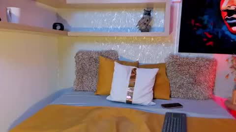 Snapshot of luxury_woman_ chatting on 10-11-25, 03:06 online show from 10-11-25, 03:06