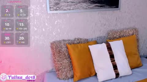 Snapshot of luxury_woman_ chatting on 02-10-26, 04:05 online show from 02-10-26, 04:05