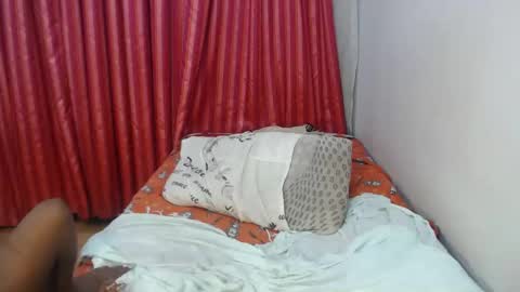 LWANDLE17 online show from 12-19-24, 06:34