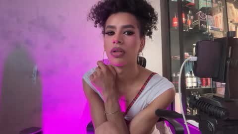 Snapshot of lyadumont chatting on 11-17-25, 05:08 LYA online show from 11-17-25, 05:08