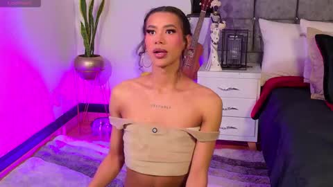 Snapshot of lyadumont chatting on 01-08-26, 05:54 LYA online show from 01-08-26, 05:54