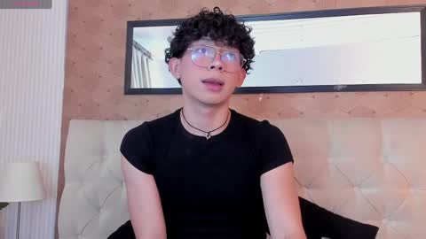 Snapshot of lyan_twink chatting on 04-29-26, 07:42 Lyan online show from 04-29-26, 07:42