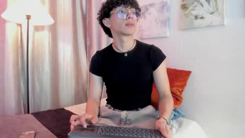 Snapshot of lyan_twink chatting on 05-09-26, 07:52 Lyan online show from 05-09-26, 07:52