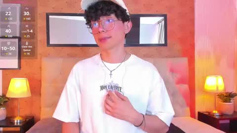 Snapshot of lyan_twink chatting on 05-12-26, 07:11 Lyan online show from 05-12-26, 07:11