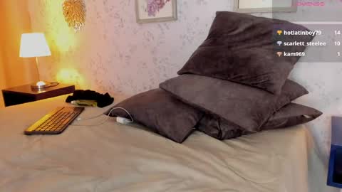 Snapshot of lyan_twink chatting on 05-27-26, 01:57 Lyan online show from 05-27-26, 01:57