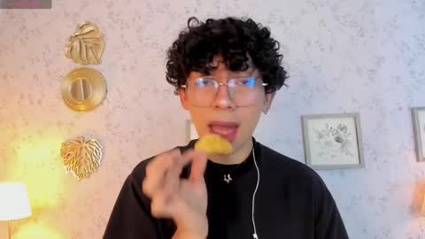 Snapshot of lyan_twink chatting on 05-30-26, 07:11 Lyan online show from 05-30-26, 07:11