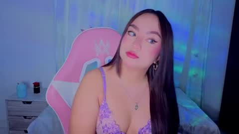 Snapshot of lyavalmont chatting on 05-19-26, 10:49 lyavalmont online show from 05-19-26, 10:49