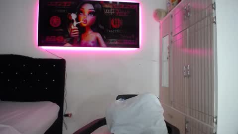 Snapshot of lyda20 chatting on 10-09-25, 12:52 lyda   online show from 10-09-25, 12:52