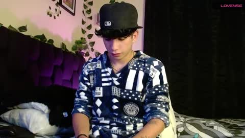 Lyle Bennett Freelance Model online show from 02-17-25, 12:59