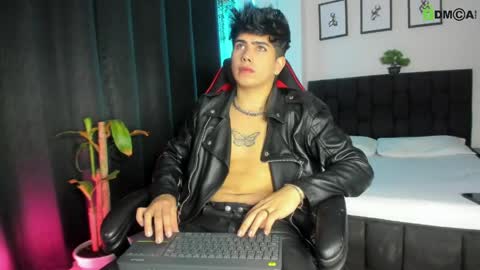 Lyle Bennett Freelance Model online show from 05-24-26, 01:05